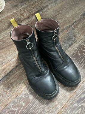 Women's Black Leather Front-Zip Ankle Boots